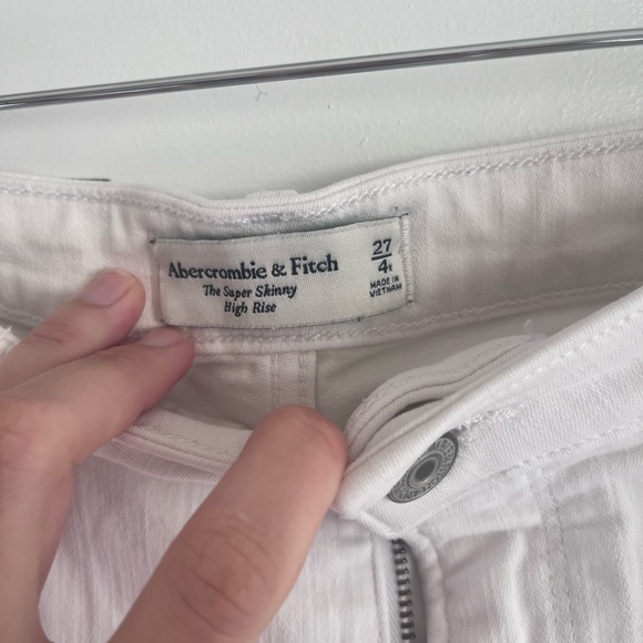 Abercrombie & Fitch White Jeans. “The Super Skinny High Rise”. SZ 27/4R - Picture 10 of 11